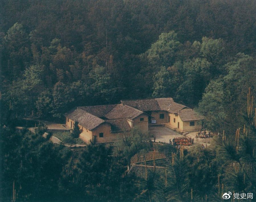 毛澤東故居&mdash;&mdash;湖南省湘潭縣韶山?jīng)_上屋場。1893年12月26日，毛澤東在這里誕生。